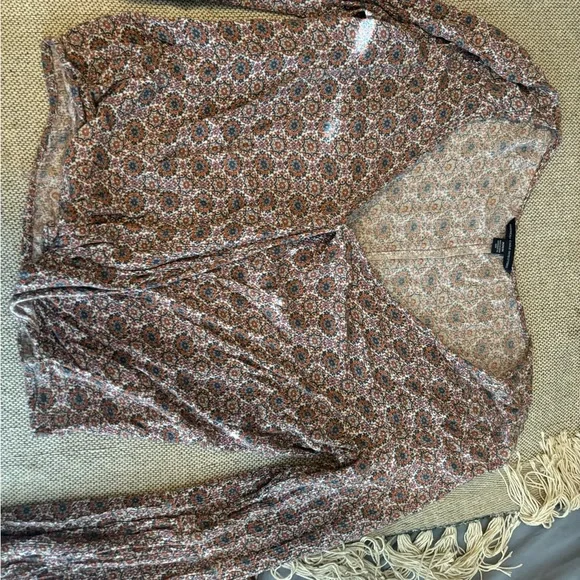 American Eagle Outfitters Women’s Multicolor Floral Blouse Size M NWOT V Neck - Picture 9 of 14